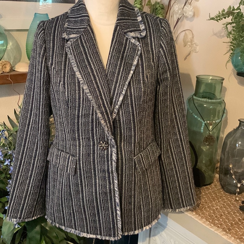 NWOT Chicos black and cream blazer with silver metallic threading Size 0
